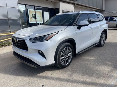 Used 2023 Toyota Highlander Platinum