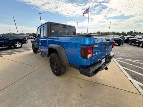 Used 2023 Jeep Gladiator Sport image 4