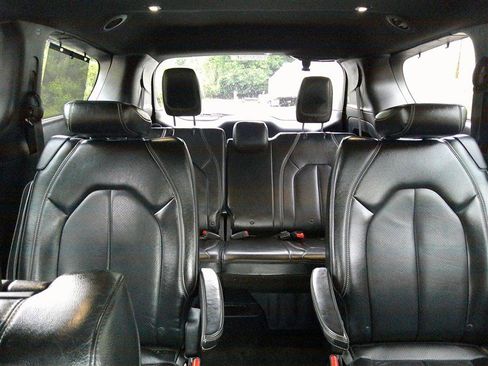 Used 2018 Chrysler Pacifica Touring-L Plus w/ S Appearance Package FWD image 20