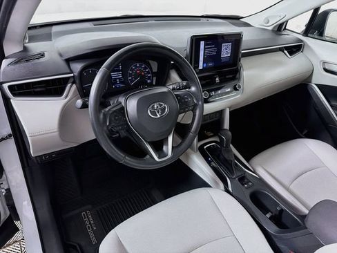 Used 2023 Toyota Corolla Cross LE w/ Moonroof Package AWD/4WD image 13