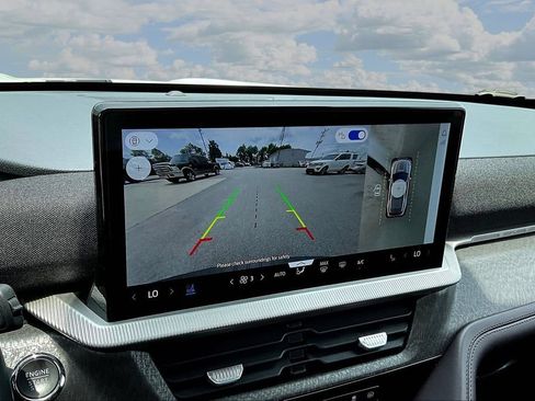Used 2025 Ford Explorer Platinum RWD image 16
