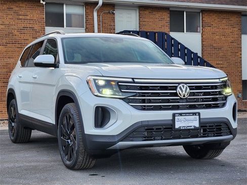 New 2026 Volkswagen Atlas SE image 3