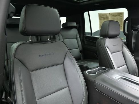 Used 2023 GMC Yukon XL Denali AWD/4WD image 28