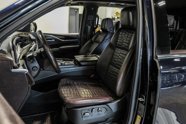 Used 2022 Cadillac Escalade Premium Luxury Platinum AWD/4WD image 32