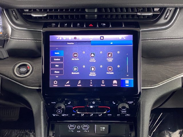 Used 2023 Jeep Grand Cherokee Limited AWD/4WD image 21