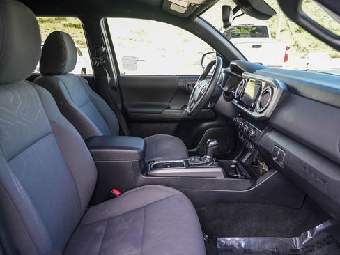 Used 2019 Toyota Tacoma TRD Sport w/ Technology Package image 16