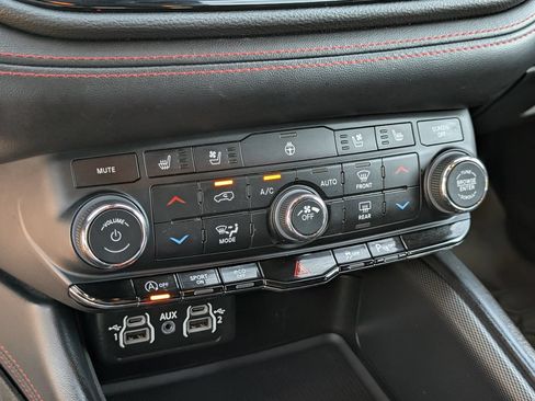 Used 2023 Dodge Durango GT AWD/4WD image 28
