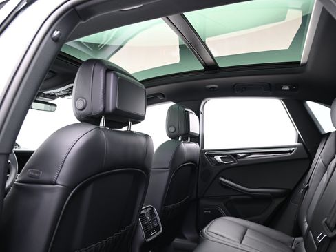 Used 2025 Porsche Macan image 33