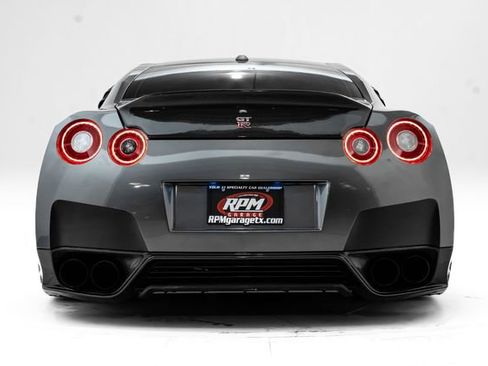 Used 2010 Nissan GT-R Premium image 3