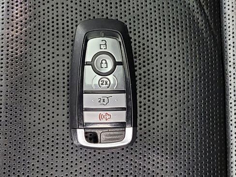 Used 2020 Ford Explorer Platinum w/ Premium Technology Package AWD/4WD image 32