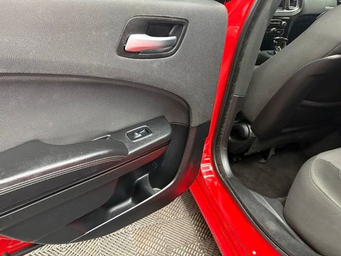 Used 2018 Dodge Charger SXT w/ Blacktop Package RWD image 27