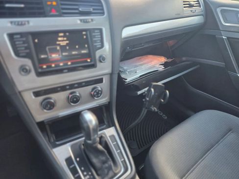 Used 2016 Volkswagen Golf S image 18