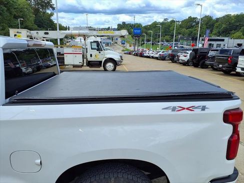 Used 2020 Chevrolet Silverado 1500 Custom w/ Custom Value Package AWD/4WD image 6