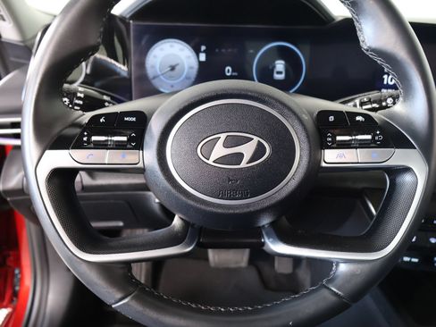 Certified 2025 Hyundai Elantra Limited FWD image 3