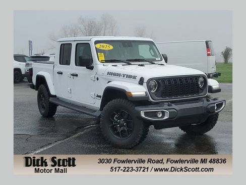 Used 2025 Jeep Gladiator Sport AWD/4WD image 1