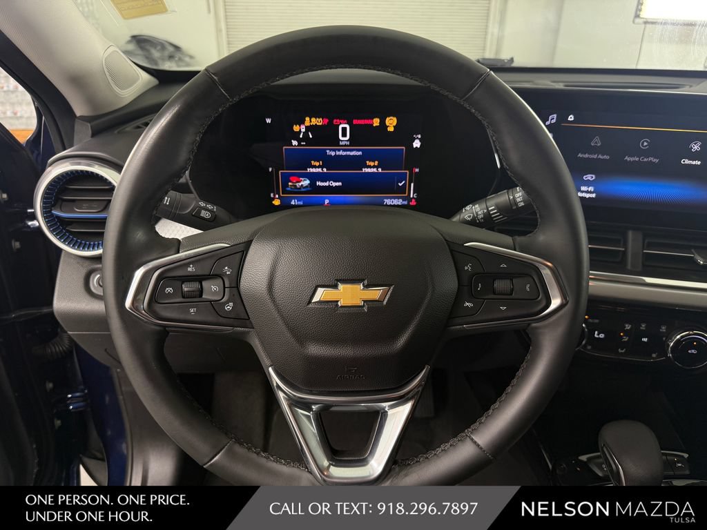 Used 2024 Chevrolet Trax LT w/ LT Convenience Package FWD image 23
