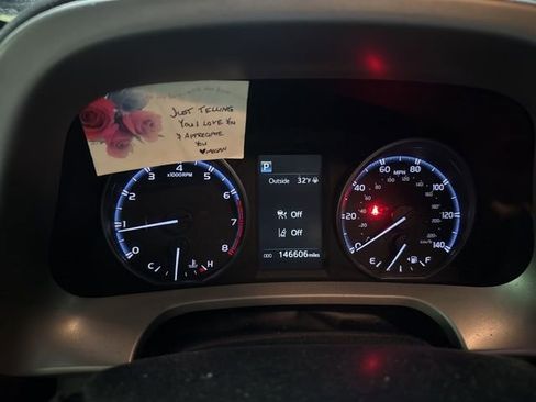 Used 2017 Toyota RAV4 LE image 9