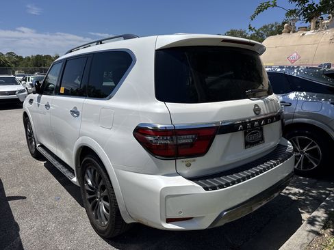 Used 2023 Nissan Armada Platinum w/ Captain's Chairs Package RWD image 3