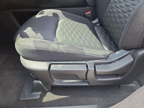 Used 2022 Nissan Pathfinder S FWD image 15