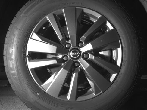 Used 2025 Nissan Pathfinder SV image 13