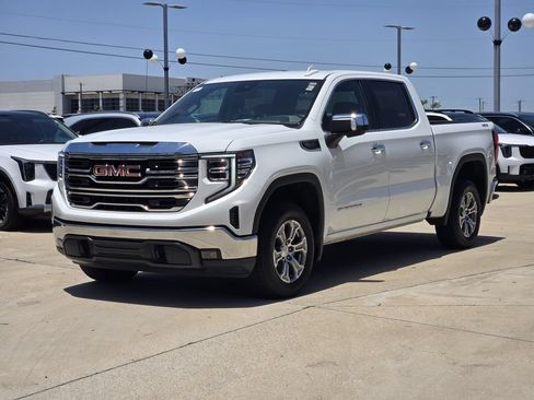 Used 2025 GMC Sierra 1500 SLT AWD/4WD image 2