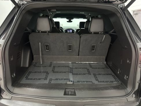 Used 2023 Chevrolet Traverse RS image 42