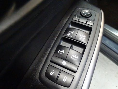 Used 2020 Jeep Cherokee Limited image 10