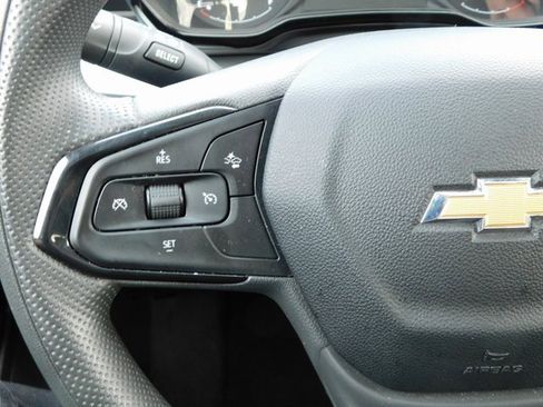 Used 2025 Chevrolet Trax LS image 27