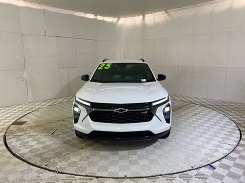 Used 2025 Chevrolet Trax RS FWD image 21