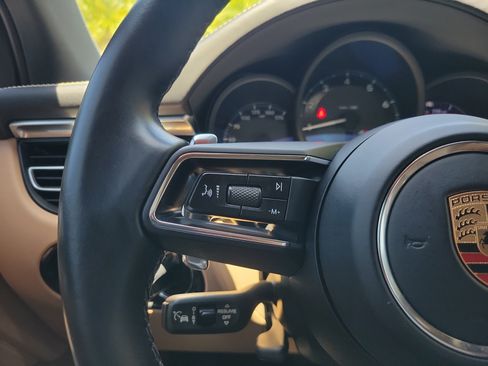 Certified 2023 Porsche Macan AWD/4WD image 27