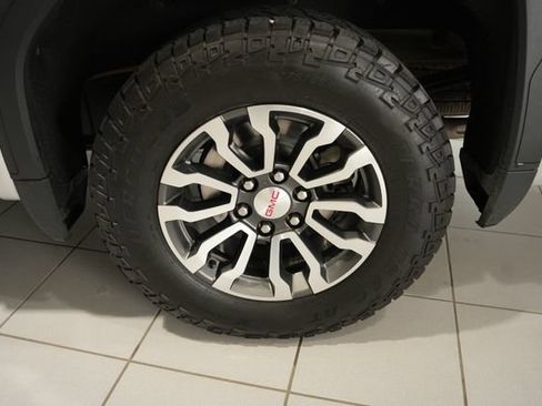 Used 2021 GMC Sierra 1500 SLT w/ SLT Premium Plus Package AWD/4WD image 10