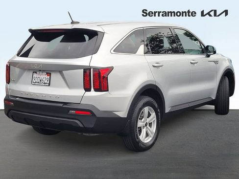 Used 2022 Kia Sorento LX AWD/4WD image 4