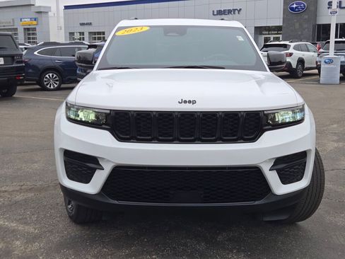 Used 2023 Jeep Grand Cherokee Altitude image 4