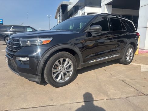 Used 2020 Ford Explorer XLT w/ Equipment Group 202A image 2