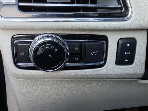 Used 2021 Lincoln Navigator Reserve w/ Luxury Package image 34