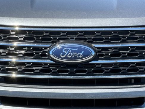 Used 2021 Ford Explorer XLT RWD image 39