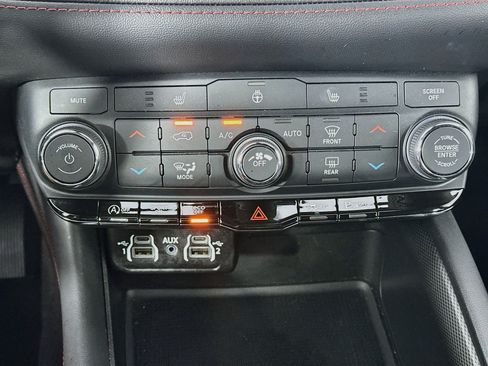 Used 2025 Dodge Durango GT RWD image 24