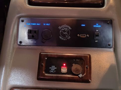 Used 2015 Chevrolet Express 2500 Extended image 25