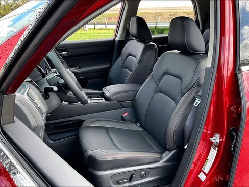 New 2026 Nissan Pathfinder SL image 9