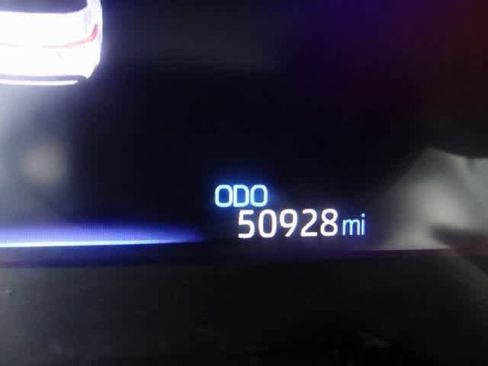 Used 2021 Toyota Corolla LE image 8