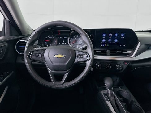 Used 2024 Chevrolet Trax LS image 17