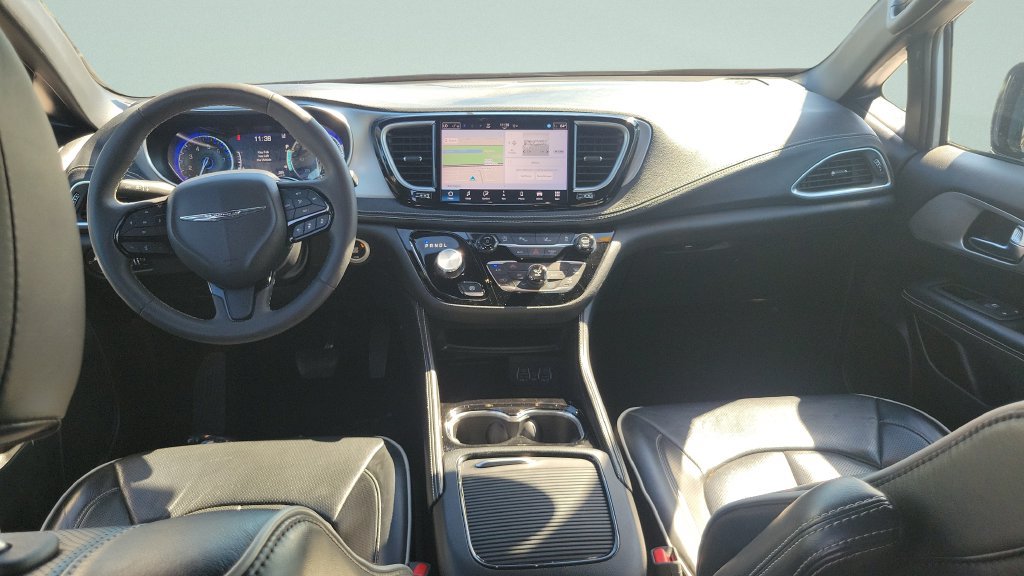 Used 2025 Chrysler Pacifica Limited FWD image 10