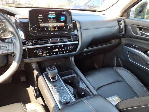 Certified 2024 Nissan Pathfinder SL AWD/4WD image 15