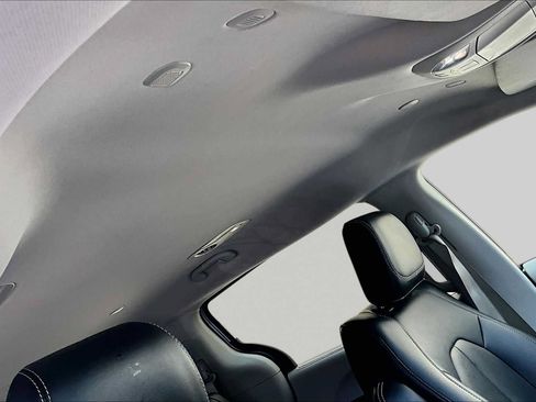 Used 2024 Chrysler Pacifica Touring-L FWD image 14
