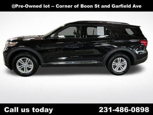 Used 2022 Ford Explorer XLT w/ Equipment Group 202A image 2