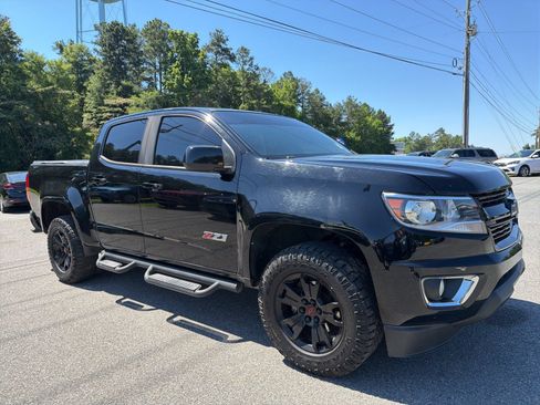 Used 2018 Chevrolet Colorado Z71 w/ Z71 Midnight Edition AWD/4WD image 3