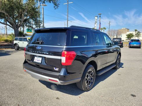 Used 2024 Ford Expedition XLT image 3