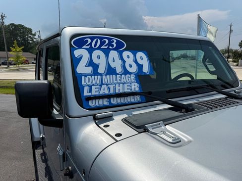 Used 2023 Jeep Wrangler Unlimited Sahara w/ Cold Weather Group AWD/4WD image 19