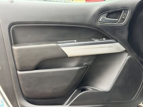 Used 2022 Chevrolet Colorado LT w/ Fleet Safety Package image 16