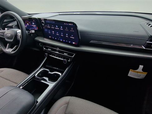 New 2025 Chevrolet Traverse LT w/ Midnight/Sport Edition image 33